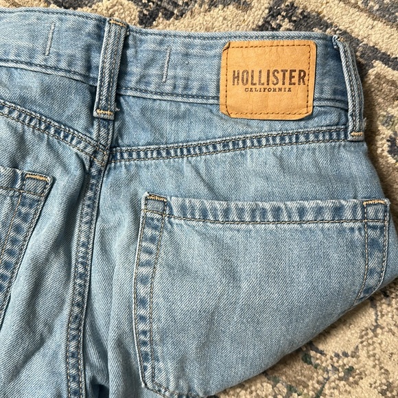 Hollister Ultra High Rise Baggy Jeans with Butterfly Design W 24R - Picture 3 of 5